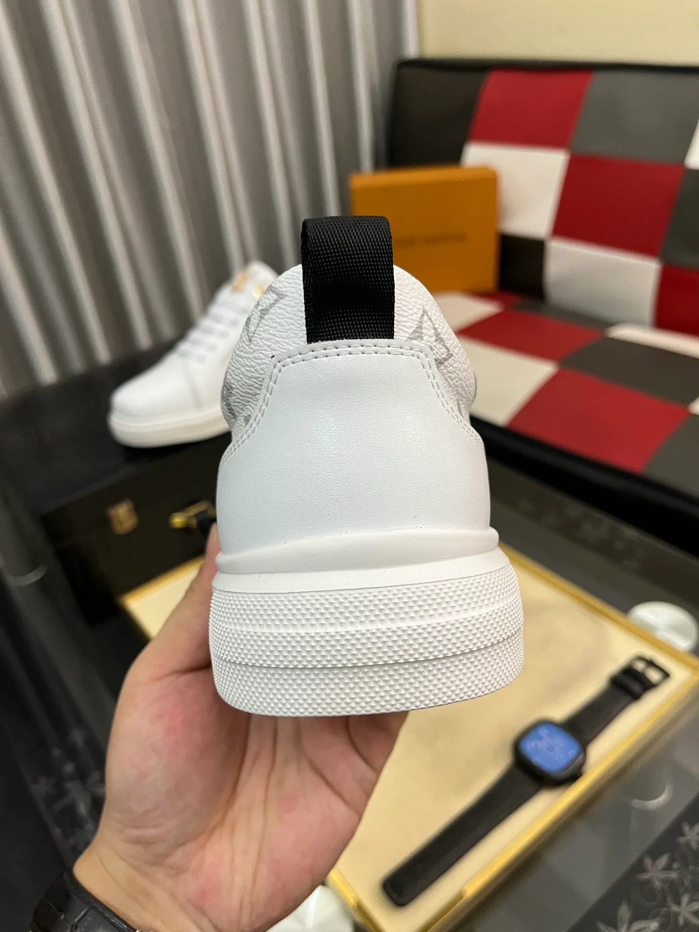 Men's shoes 💰400⌚️⌚️【LOUIS VUITTON】Same style as Louis Vuitton* official website 🚹Men's high-top casual shoes❤️Same style as popular celebrities and big names ~ Best-selling at home and abroad Lv focuses on the checkerboard series...Imported first-layer cowhide with special fabrics➕Full sheep leather lining➕Brand-specific hollow outsole💎Number: 38-443️⃣Colors available